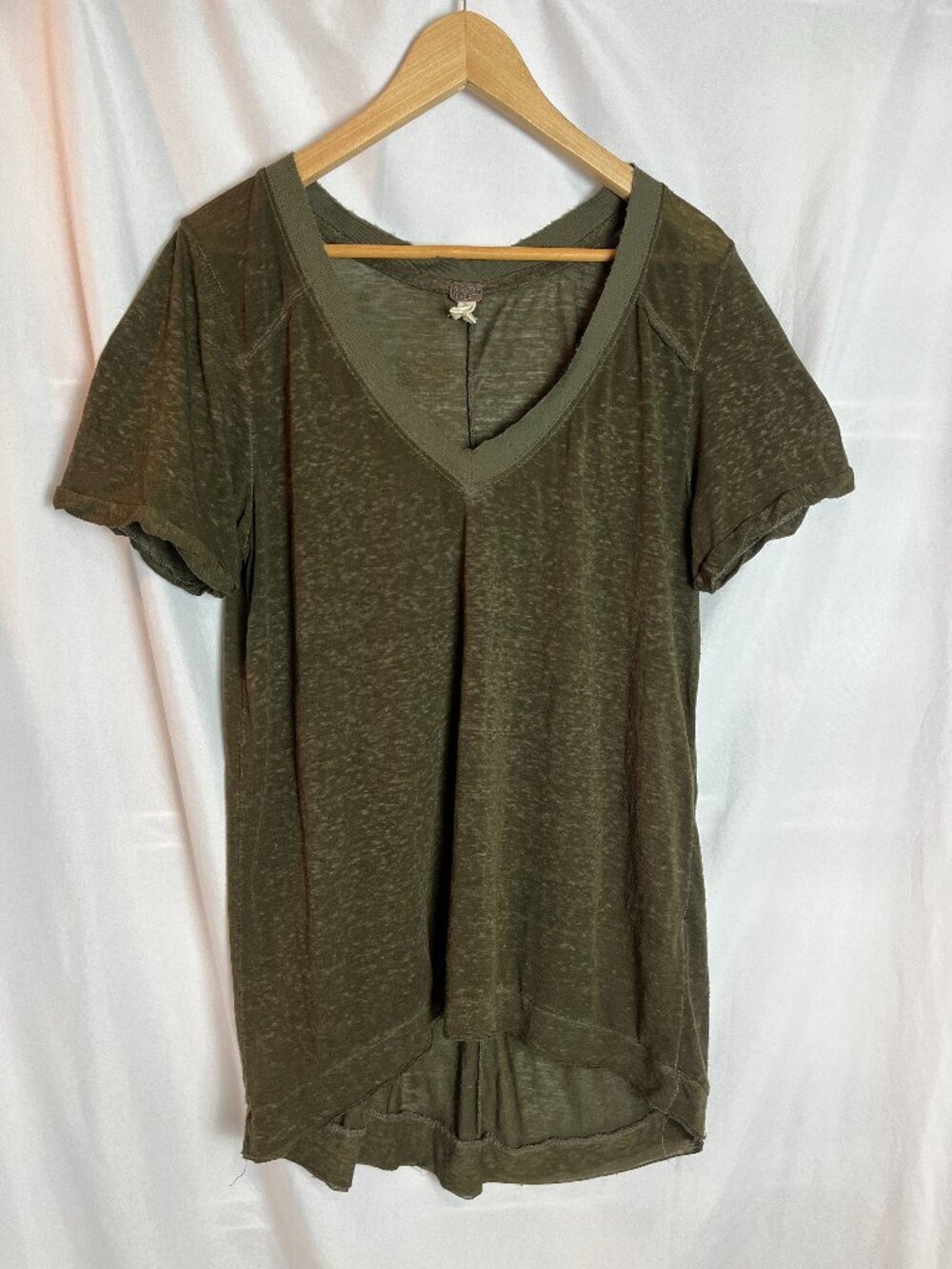 Women's Green We the Free short slv V neck T shirt Size L